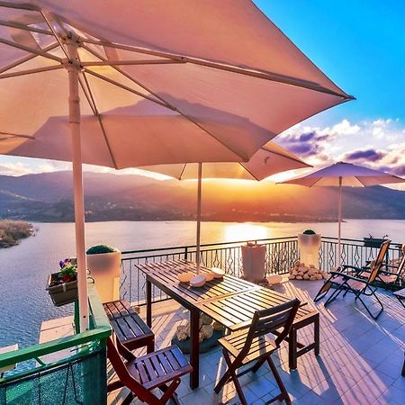 La Terrazza Sul Lago Turano 카스텔 디 토라 외부 사진