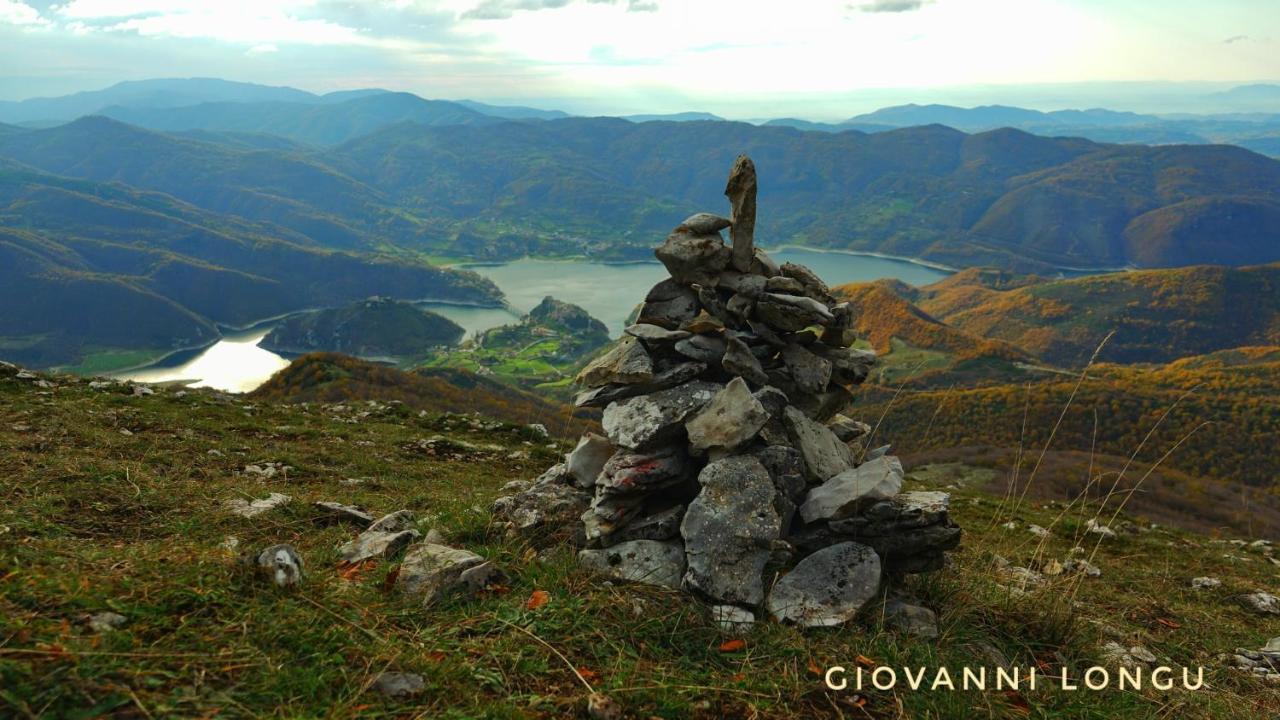 La Terrazza Sul Lago Turano 카스텔 디 토라 외부 사진