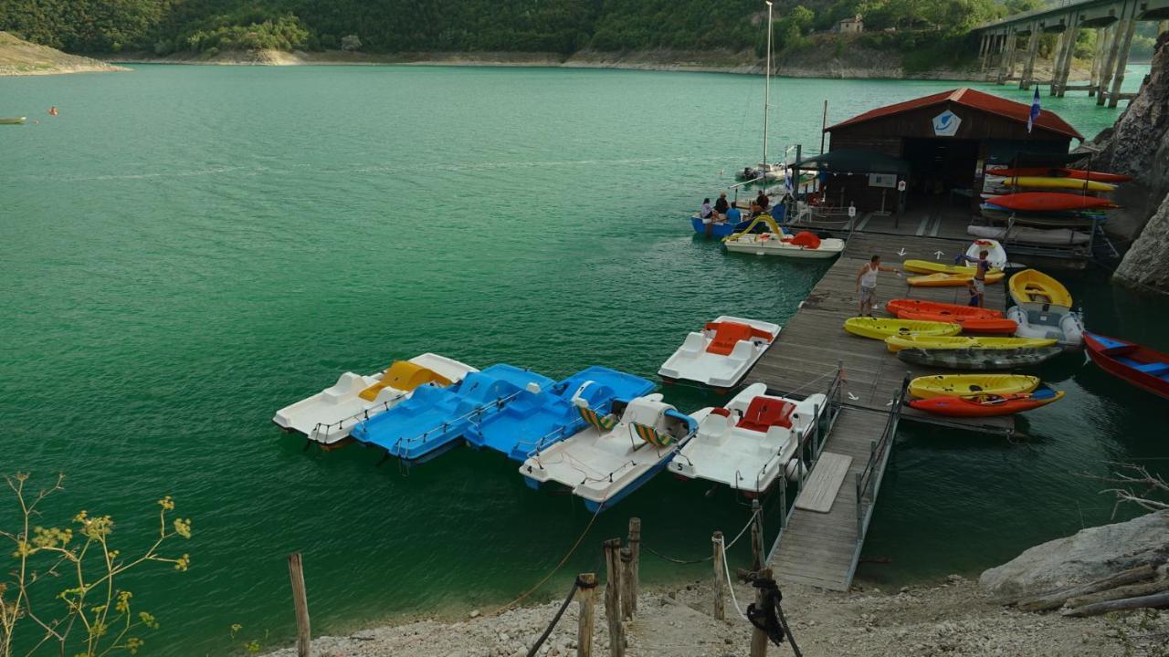 La Terrazza Sul Lago Turano 카스텔 디 토라 외부 사진