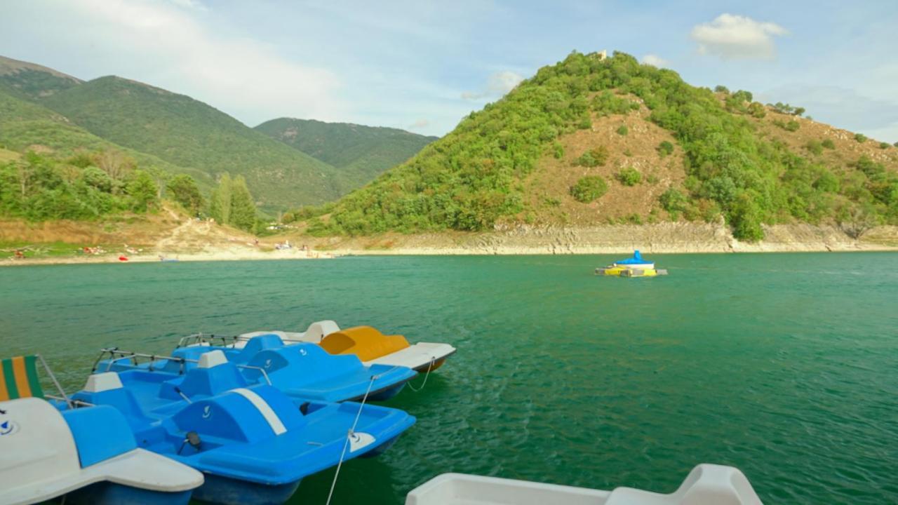 La Terrazza Sul Lago Turano 카스텔 디 토라 외부 사진