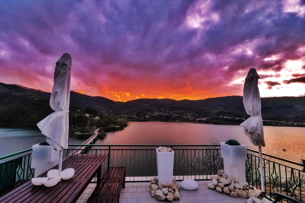 La Terrazza Sul Lago Turano 카스텔 디 토라 외부 사진