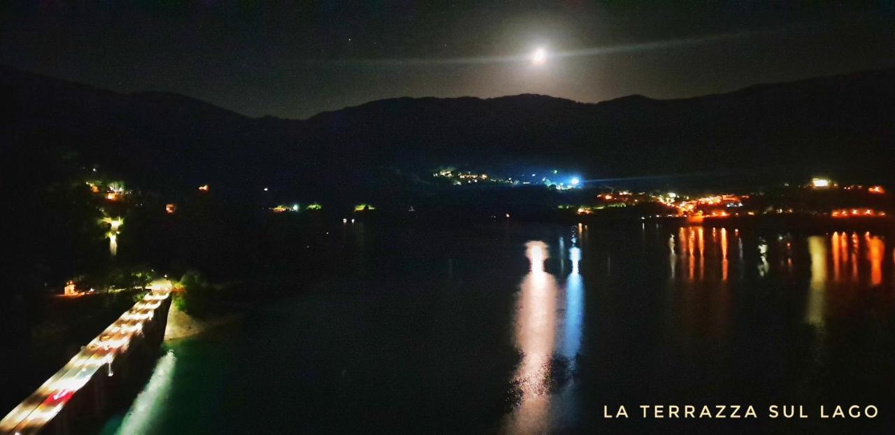 La Terrazza Sul Lago Turano 카스텔 디 토라 외부 사진