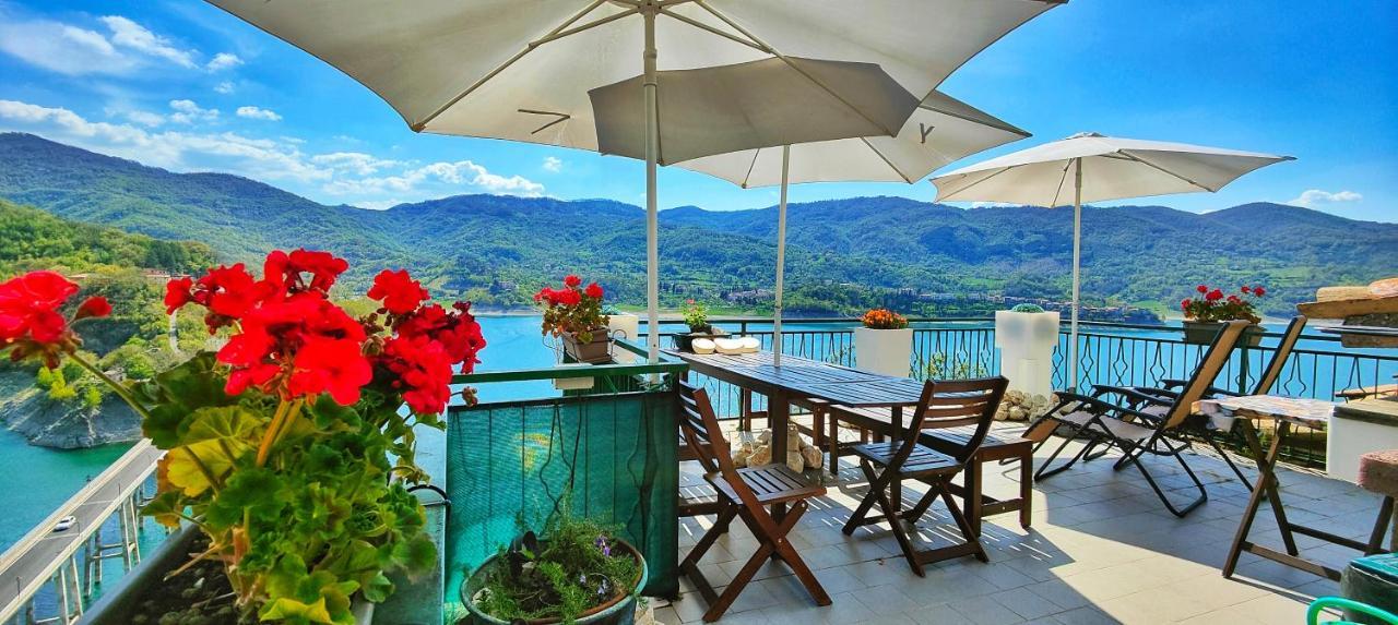 La Terrazza Sul Lago Turano 카스텔 디 토라 외부 사진